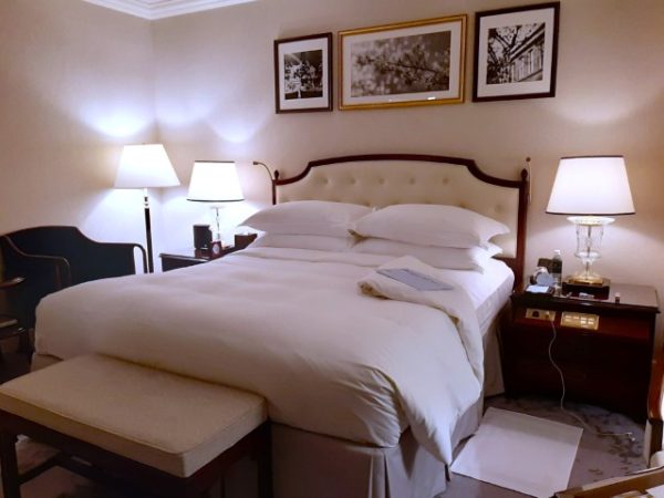 リッツカールトン大阪 クラブスーペリア ターンダーン後のベッド