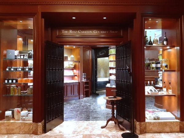 リッツカールトン大阪 グルメショップ 入口