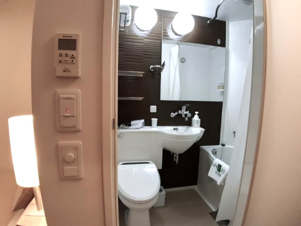 ユニゾイン大阪北浜　シングル　バスルーム