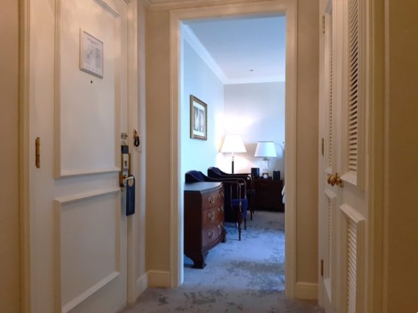 リッツカールトン大阪 34階 クラブスーペリア ベッドルーム入口