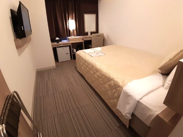 ユニゾイン大阪北浜　シングル　ベッド１