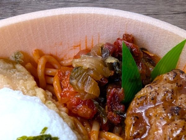 鉄道のまち大宮新名物! Suicaのペンギン弁当 ドライトマトのオイル漬け