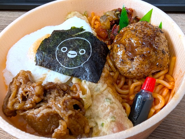 鉄道のまち大宮新名物! Suicaのペンギン弁当 全体内容 上から(大)